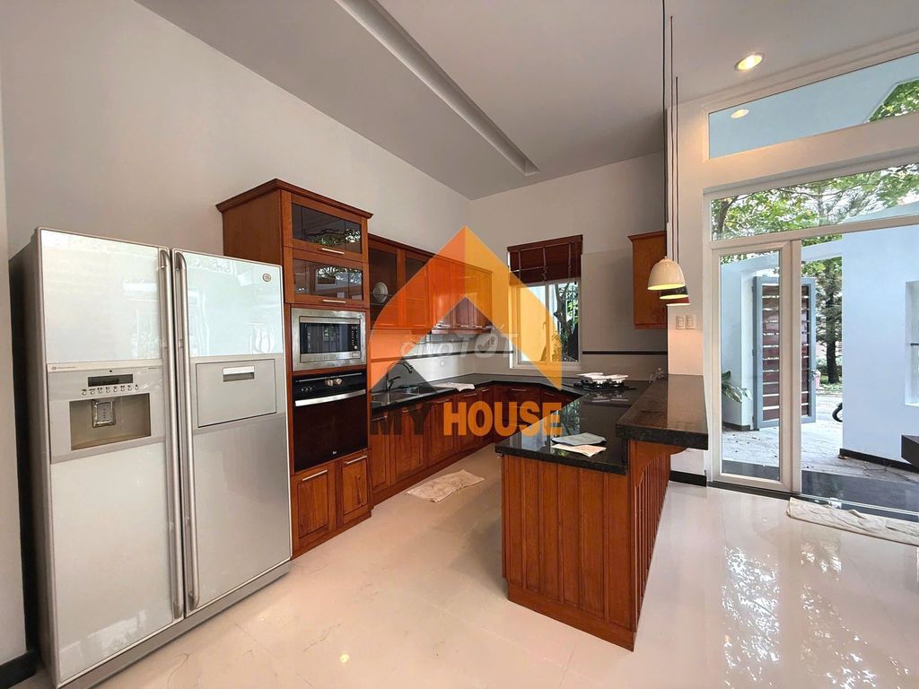 Villa An Phú is 8 x 20 meters of quiet compund at 60 million.