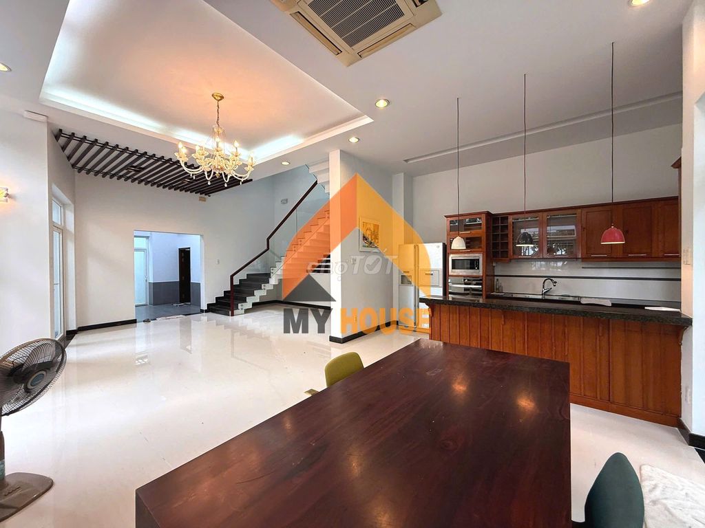 Villa An Phú is 8 x 20 meters of quiet compund at 60 million.