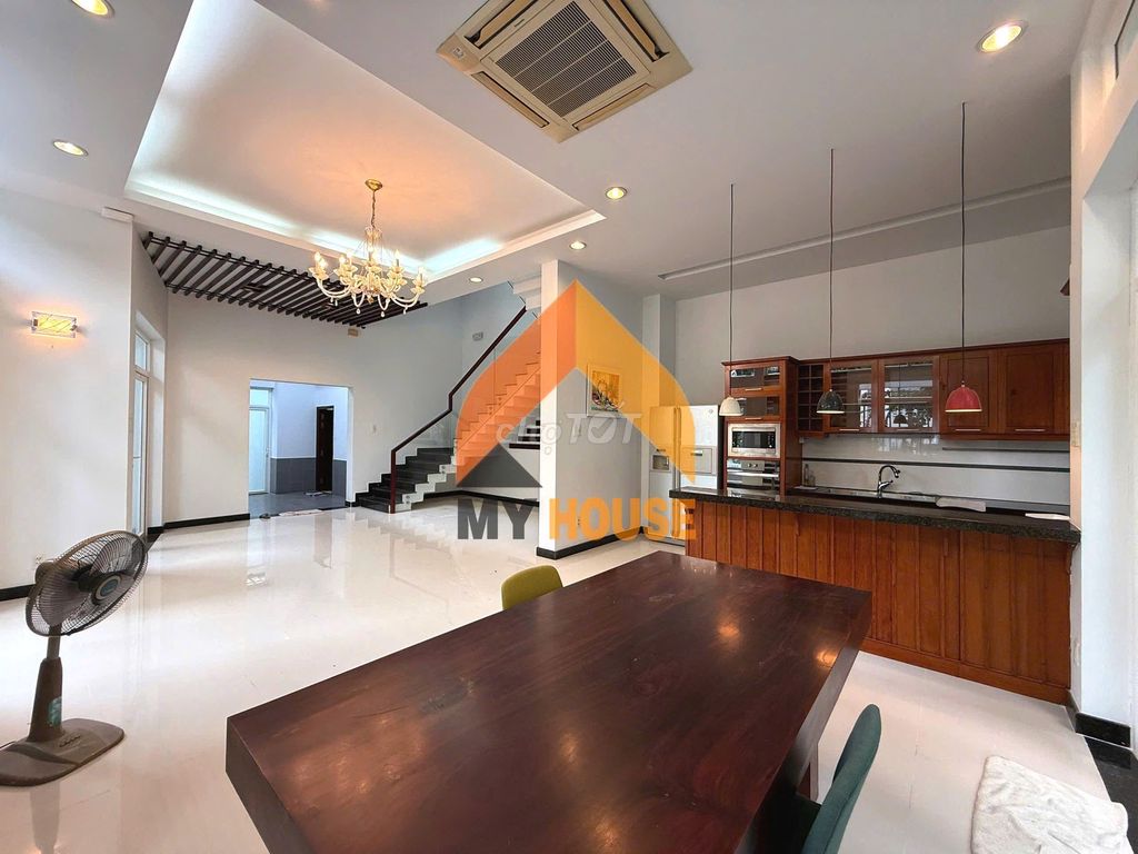 Villa An Phú is 8 x 20 meters of quiet compund at 60 million.