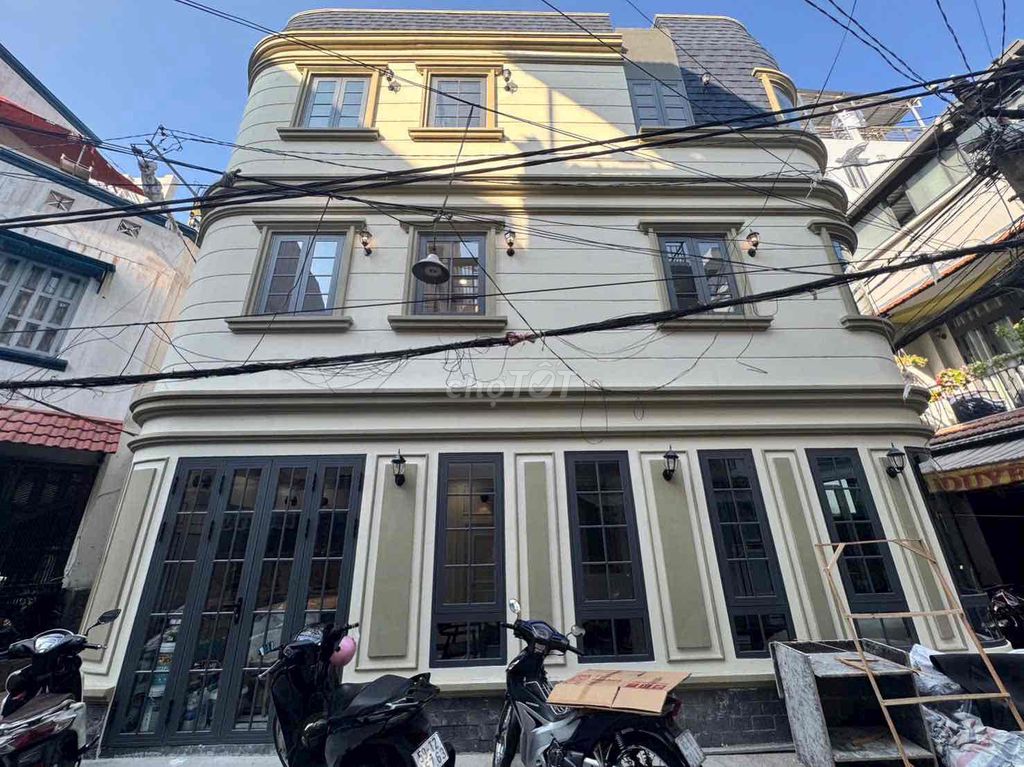 Rent a new house 100% 3/5-story bedroom. The new senior interior is 100 percent.