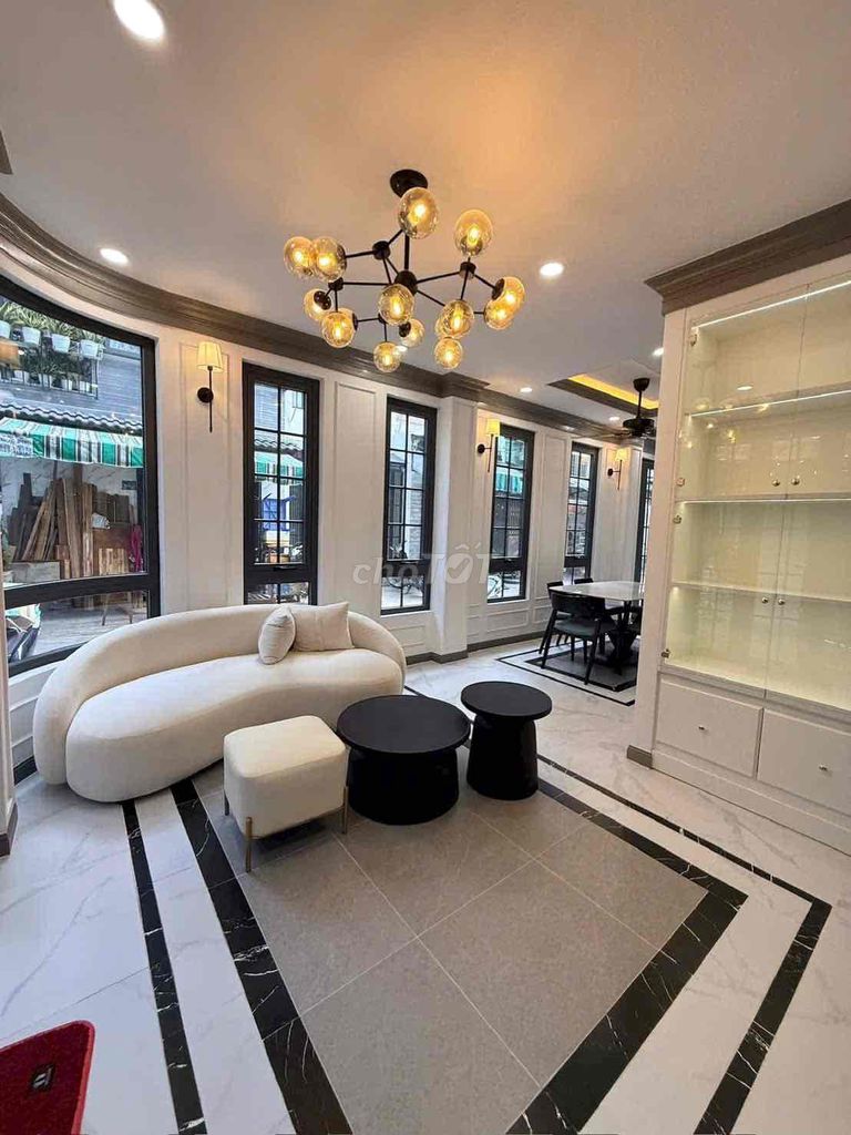Rent a new house 100% 3/5-story bedroom. The new senior interior is 100 percent.