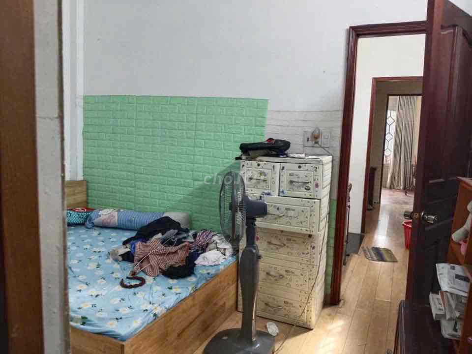 area: 4 x 18 has 3 bedrooms. 2 toilets. 8 meters is 9.5 trieu