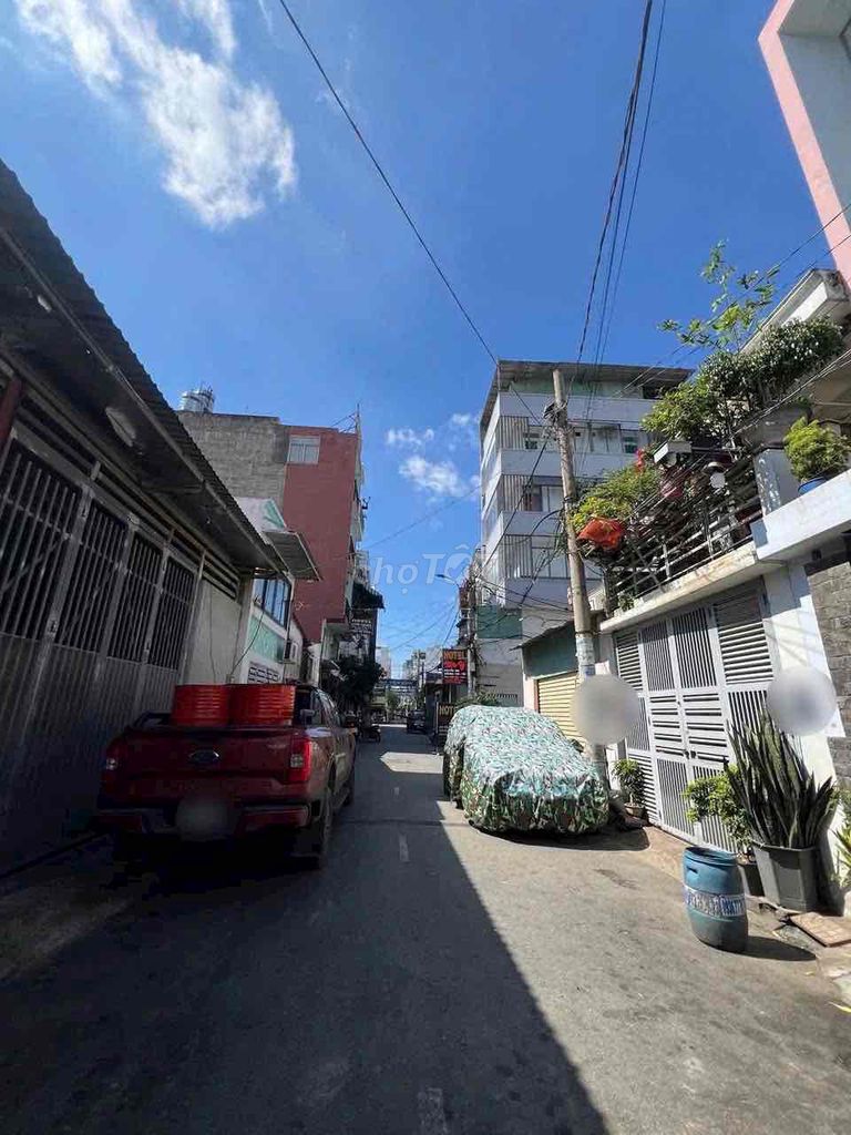area: 4 x 18 has 3 bedrooms. 2 toilets. 8 meters is 9.5 trieu