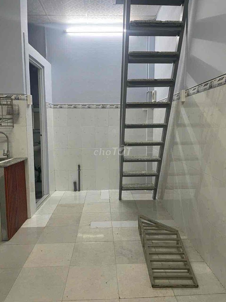 Rent the entire Bạch Đằng alley for 5.5 million.