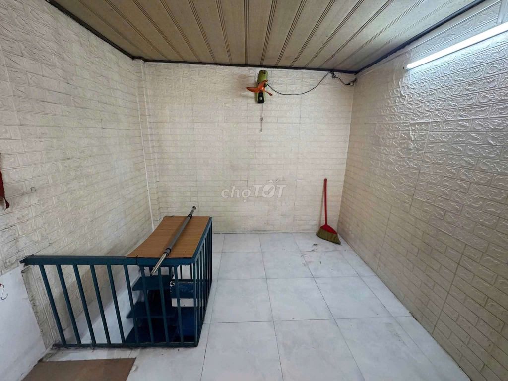 The new painters are 3 x 4 meters a floor