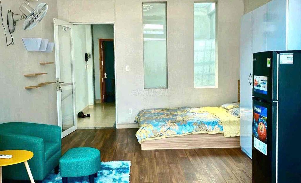 Clears a kitchen-stealing room - wide open in the heart of District 2.