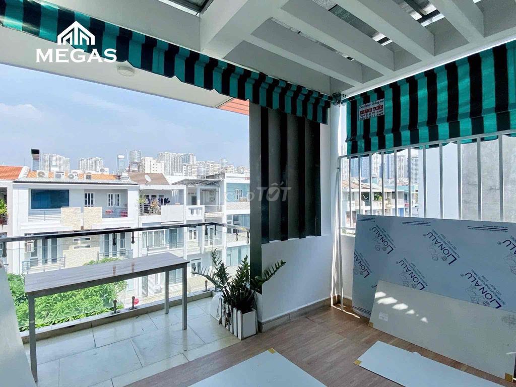 Clears a kitchen-stealing room - wide open in the heart of District 2.
