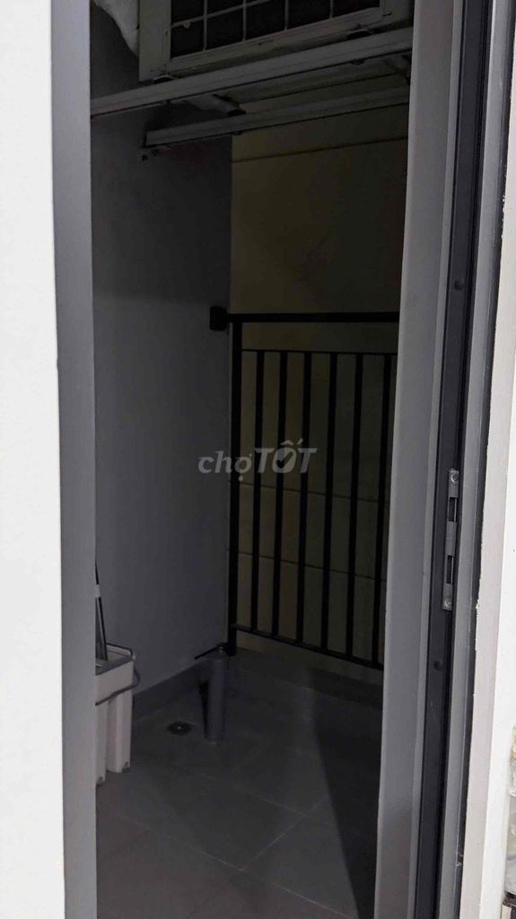 apartment 4 million and 5 Alexomes District 9 needs free rent.