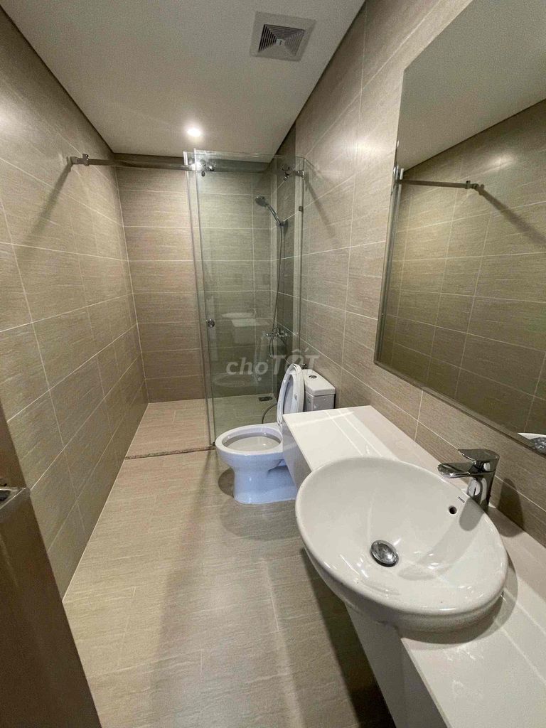 Rent three full bedrooms at 11 million a month.