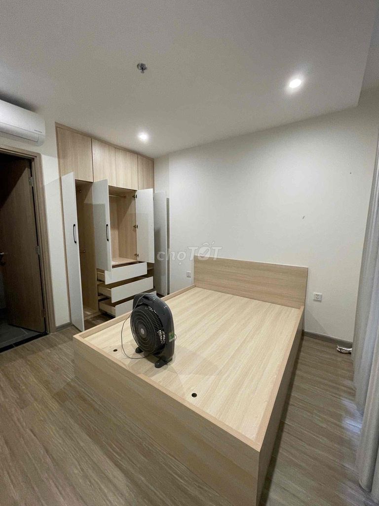 Rent three full bedrooms at 11 million a month.
