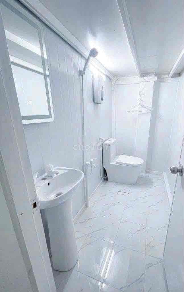 It's the owner of a cheap room. Full interior at the center.