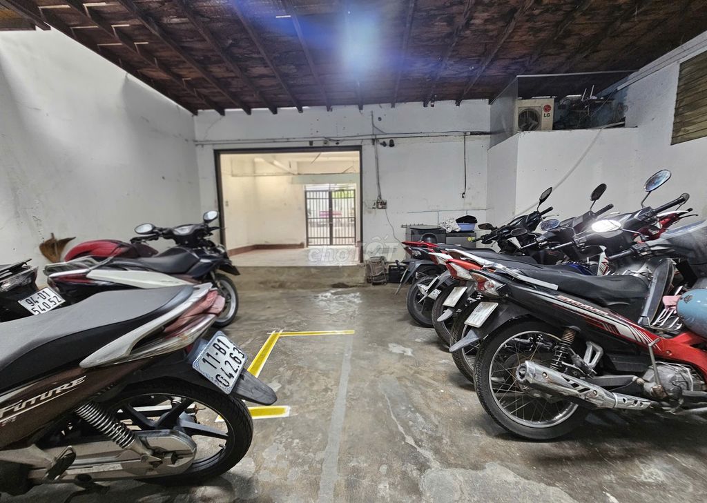 Room 365 windows cold, bridge Y District 8 near sgu, ktn, ueh, stu