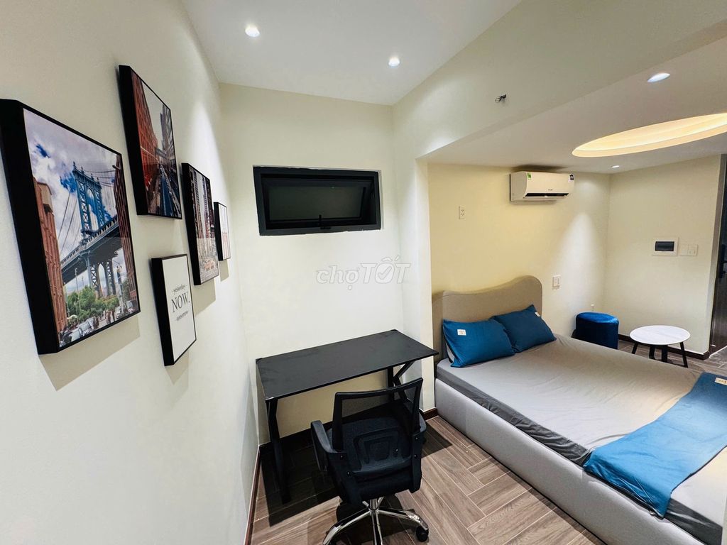 Only $4.9-6.5 million have a nice room right here in the Morning Room.