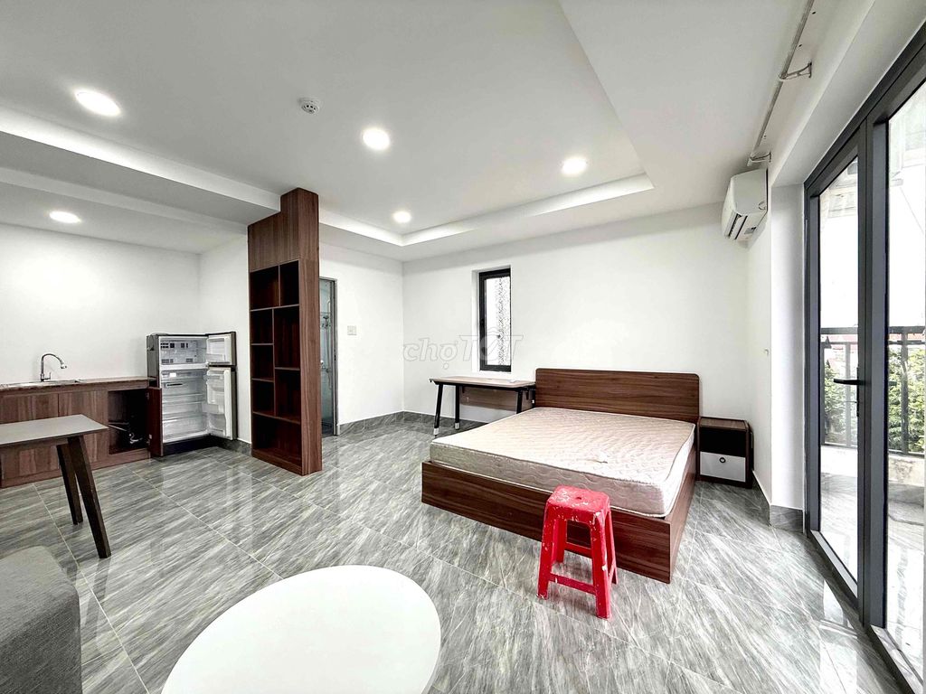 Rent the new studio apartment 100% -- modern design -- full interior.