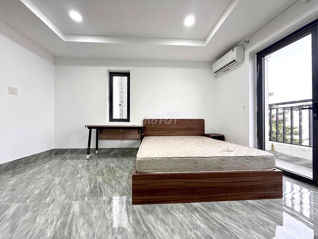 Rent the new studio apartment 100% -- modern design -- full interior.