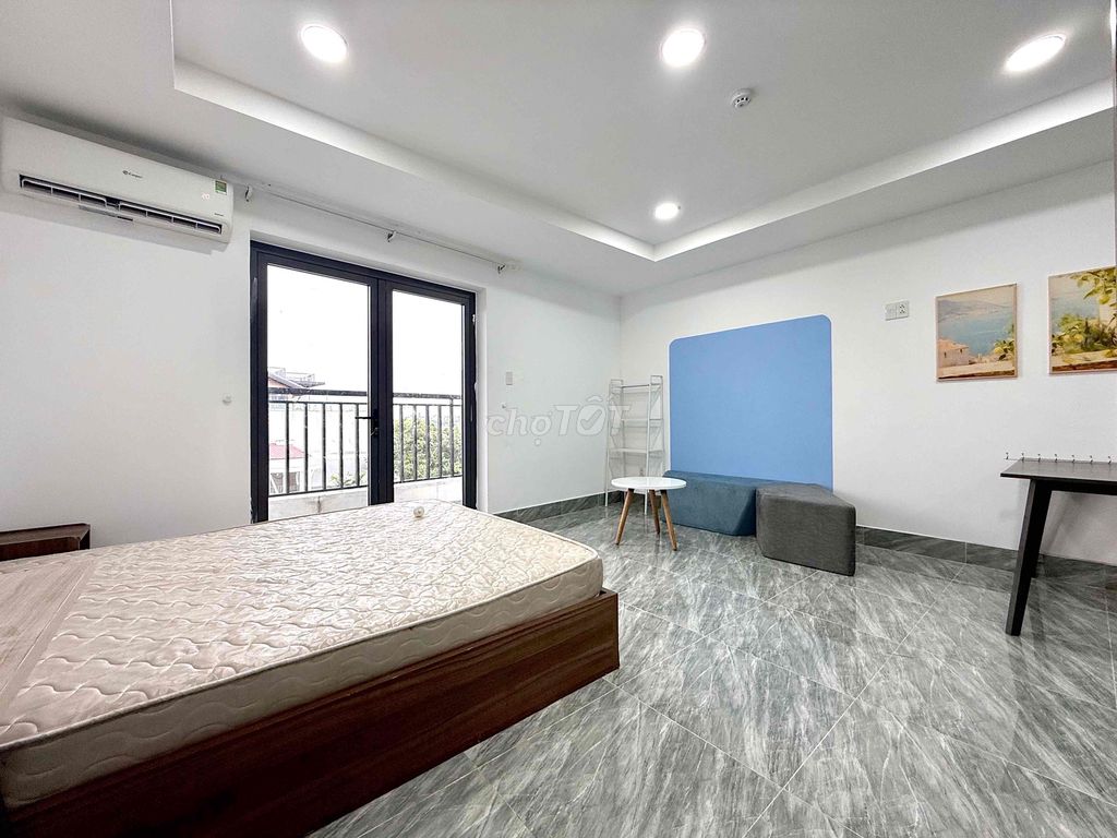 Rent the new studio apartment 100% -- modern design -- full interior.