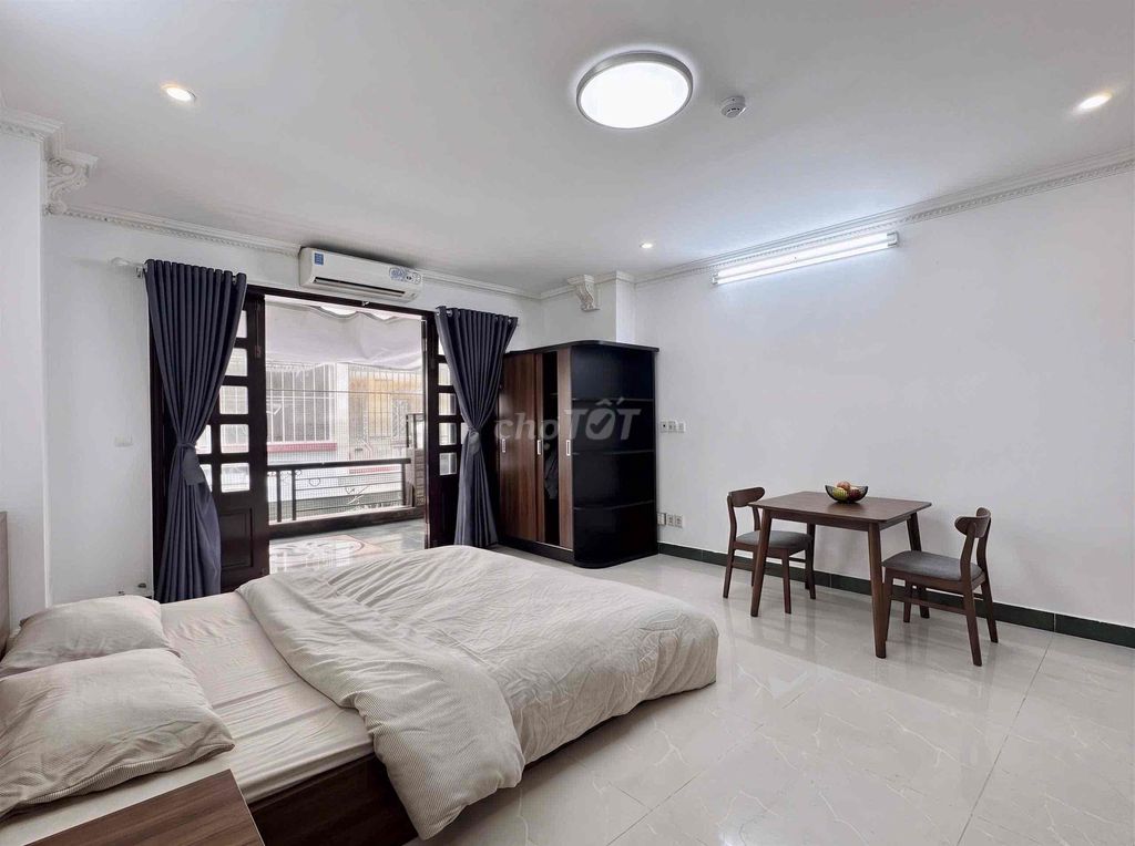 This new apartment has a big balcony in District 10 - 11.