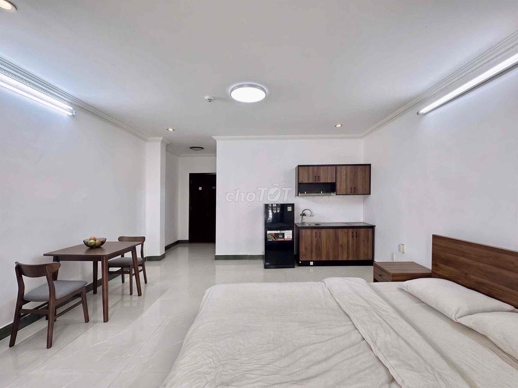 This new apartment has a big balcony in District 10 - 11.