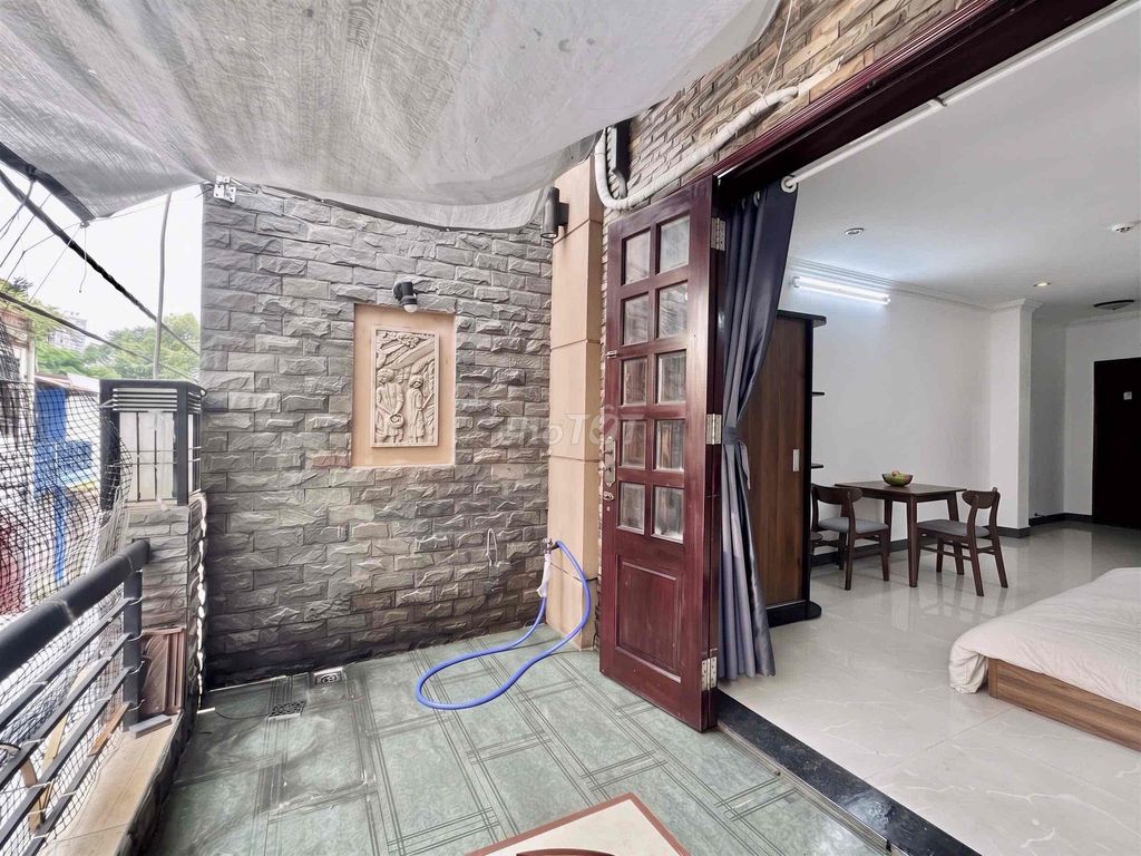 This new apartment has a big balcony in District 10 - 11.