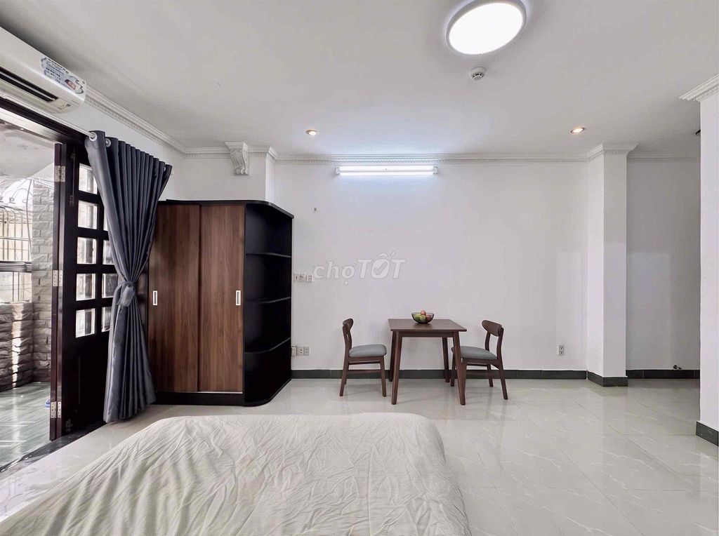 This new apartment has a big balcony in District 10 - 11.