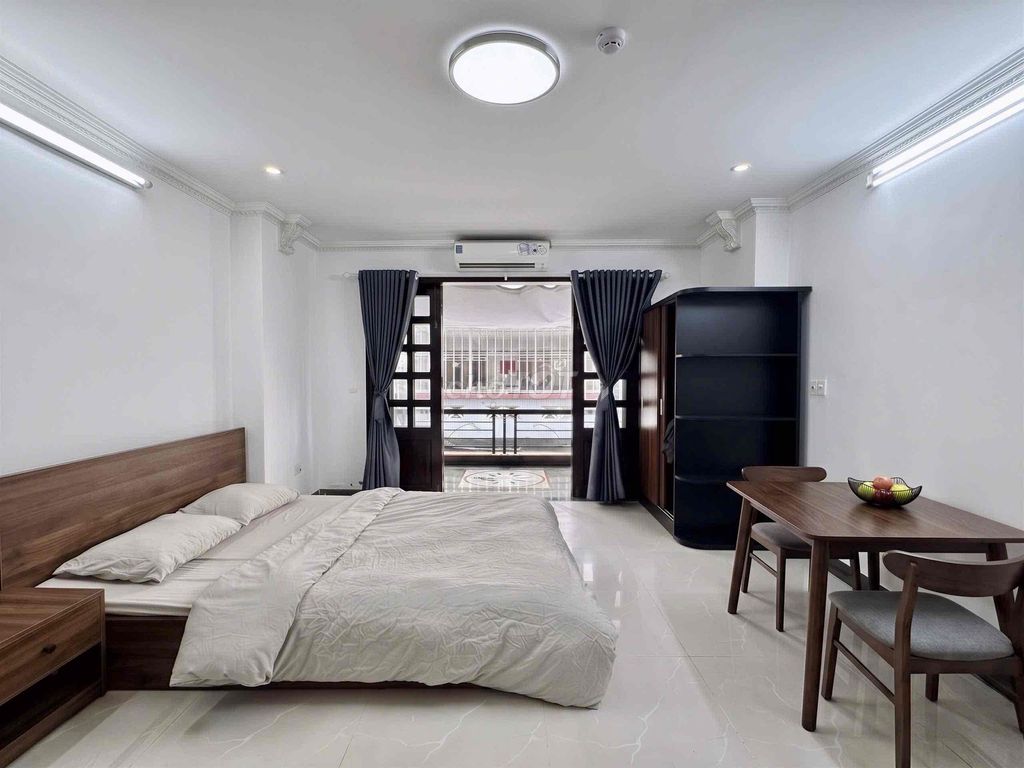 This new apartment has a big balcony in District 10 - 11.