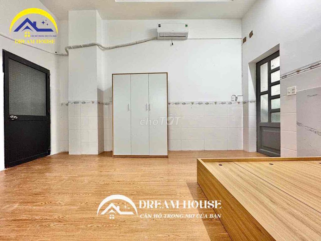The vast mini studio apartment under the open ground