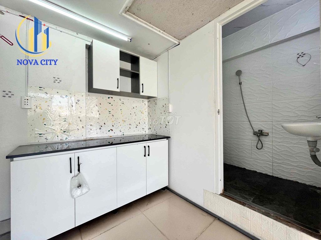 Rent a balcony apartment. A big balcony bedroom.