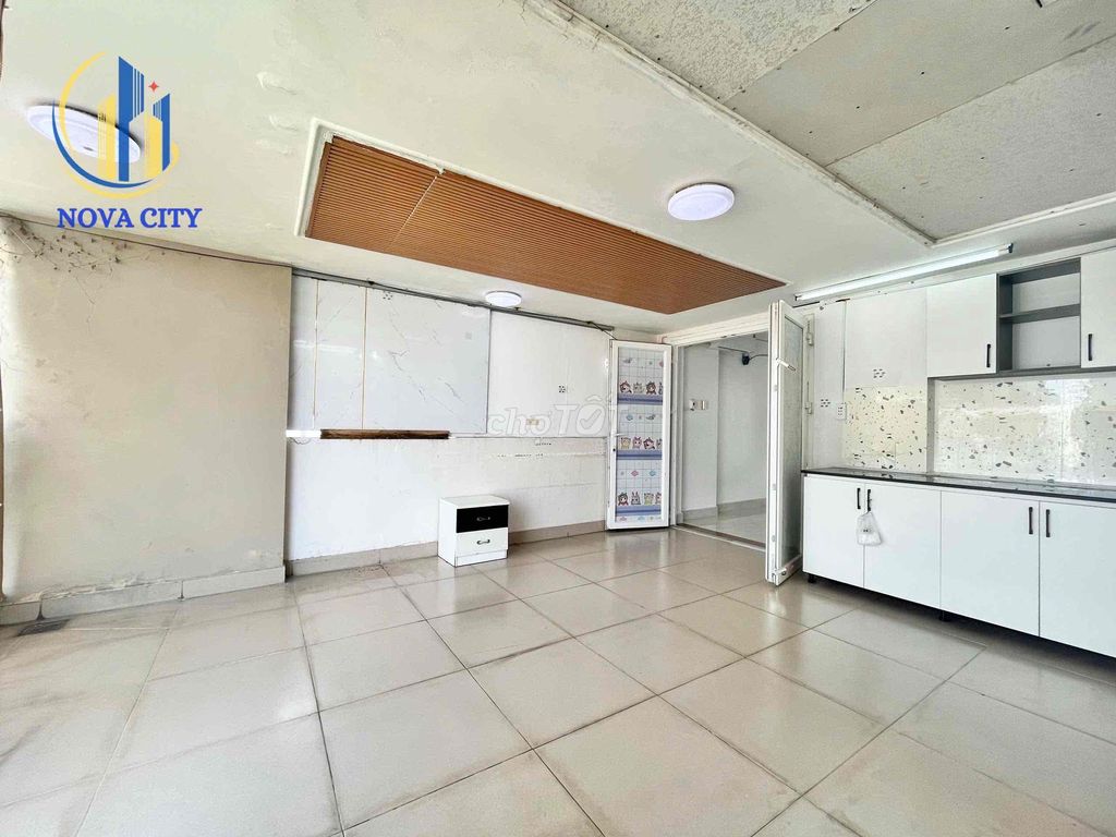 Rent a balcony apartment. A big balcony bedroom.
