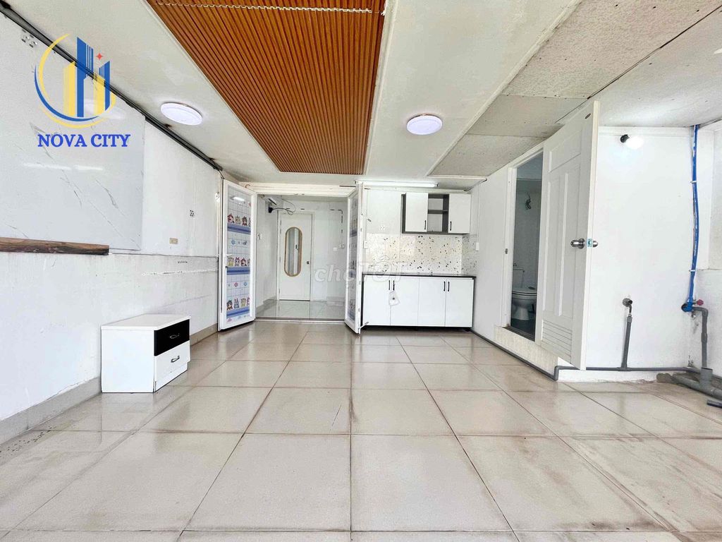 Rent a balcony apartment. A big balcony bedroom.