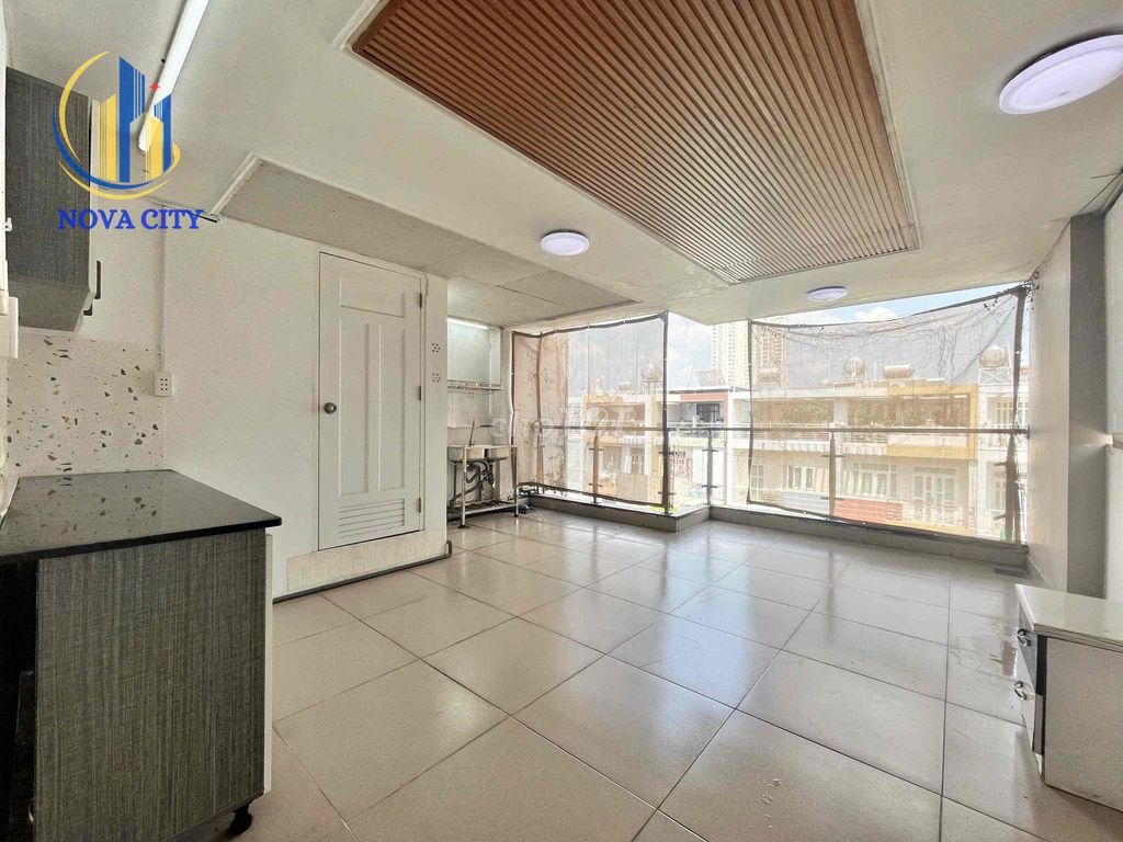 Rent a balcony apartment. A big balcony bedroom.