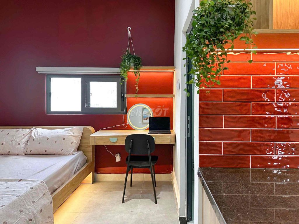 Rent an apartment full interior service, sky windows on Phan Xích Long.