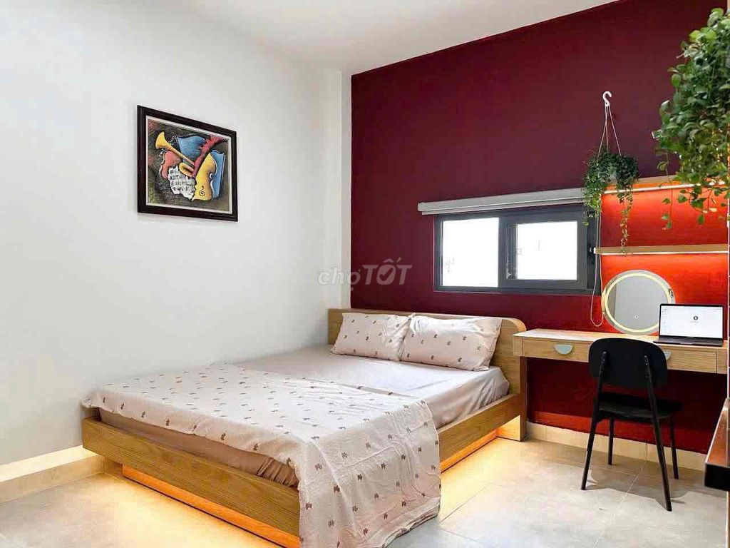 Rent an apartment full interior service, sky windows on Phan Xích Long.