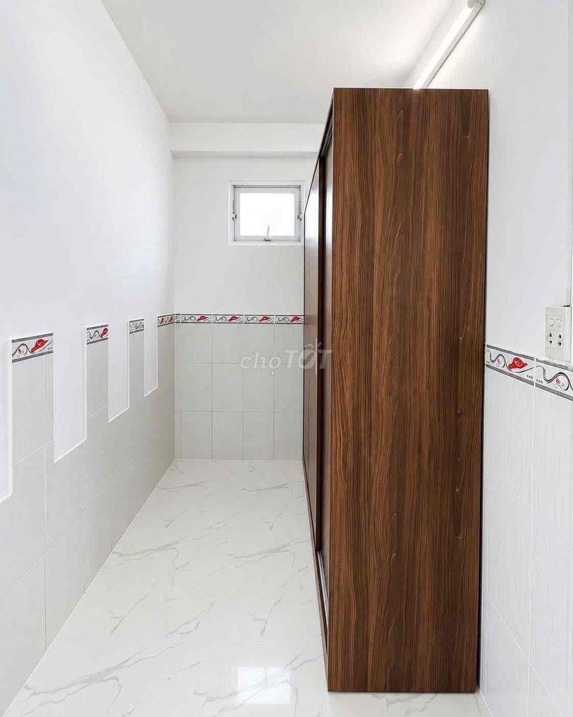 Full interior 30 M2 right near the Y bridge, 2 windows