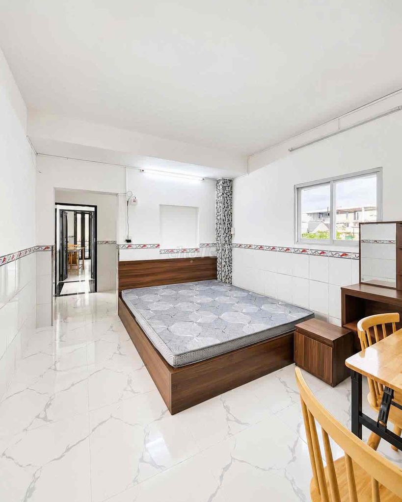 Full interior 30 M2 right near the Y bridge, 2 windows