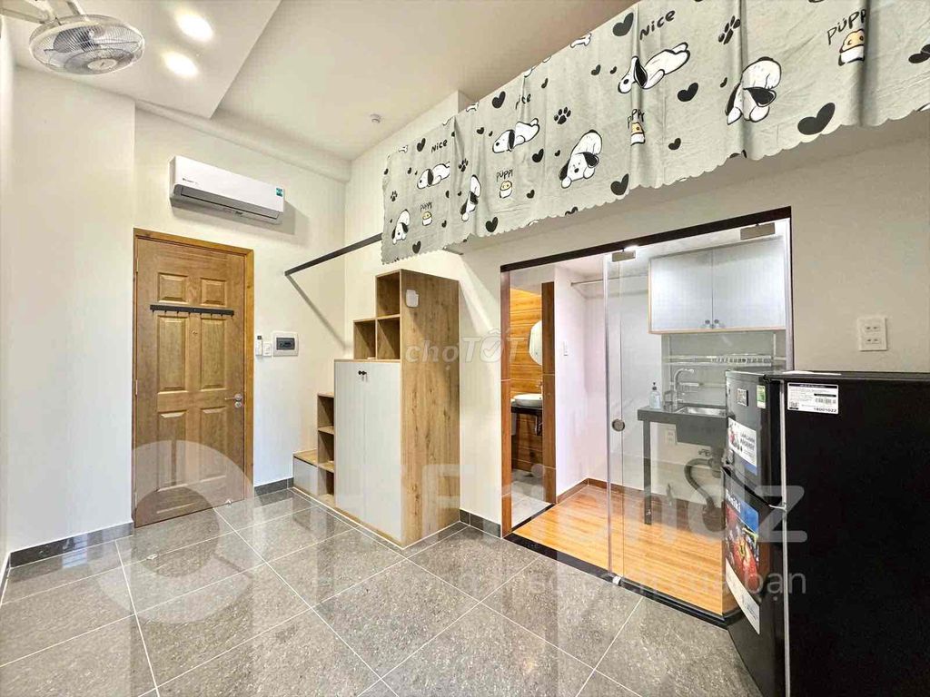 Mini Full House is a separate kitchen with a bridge next to the University of Saigon
