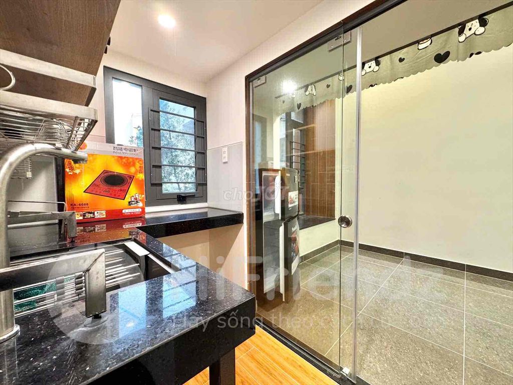Mini Full House is a separate kitchen with a bridge next to the University of Saigon
