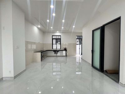 County 2 Lakeview City1 3 4th floor bedroom 5 toilets in Base 30 million