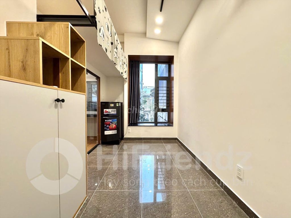Superscopics split the kitchen full of furniture right on the Y-shaped bridge - exactly the right price
