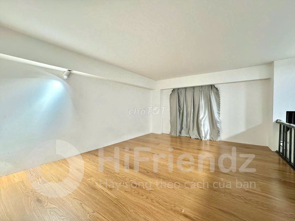 Superscopics split the kitchen full of furniture right on the Y-shaped bridge - exactly the right price
