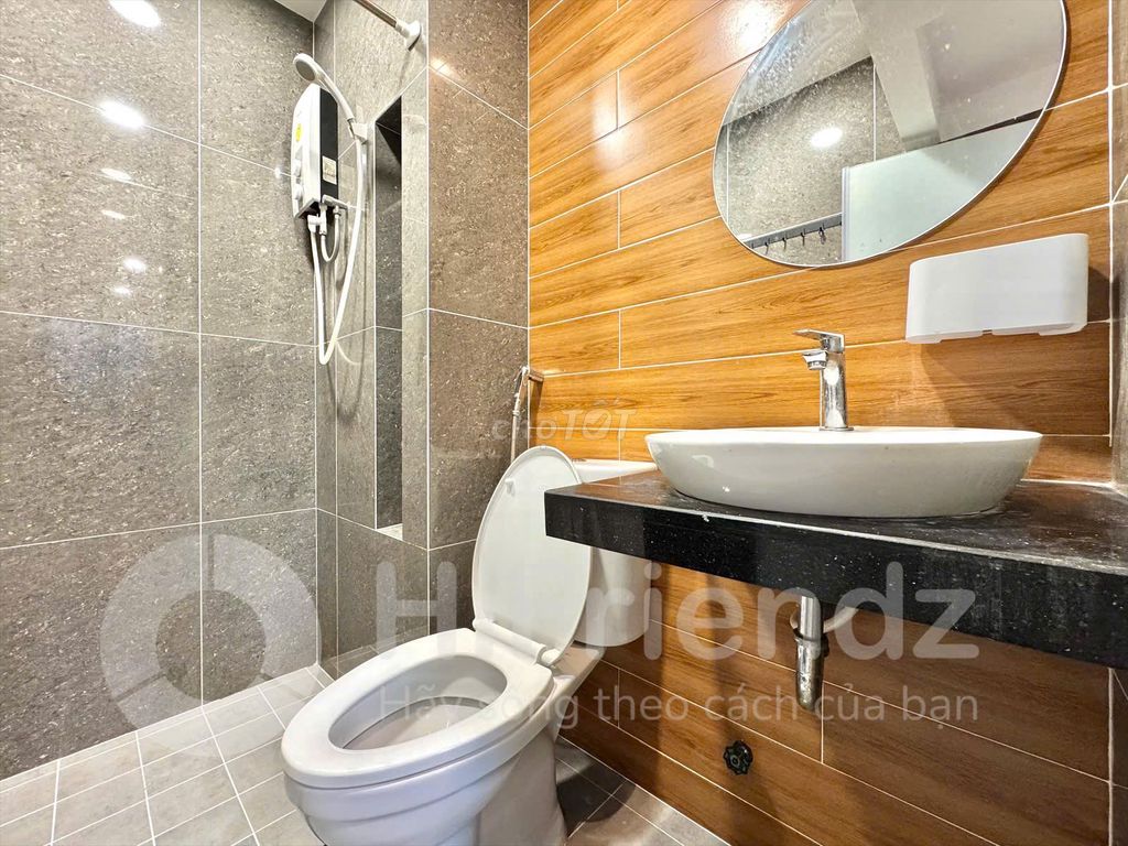 Superscopics split the kitchen full of furniture right on the Y-shaped bridge - exactly the right price