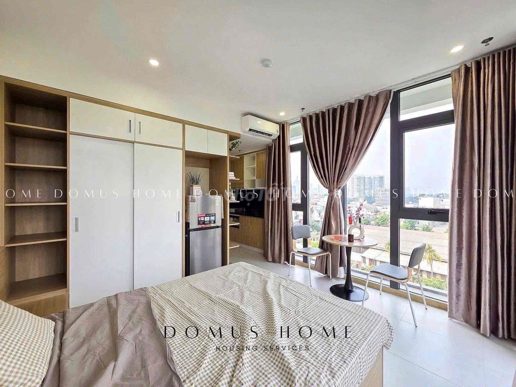 Rent a balcony studio full view of the 7th district