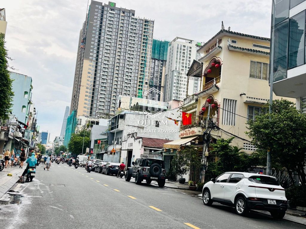 5x, 1st Cô Bắc. 1 - 4 x 20 meters, 2nd floor home.