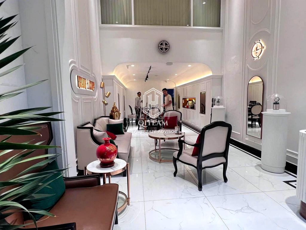 3 x-price-- Xunin's House, 4-1 x 18 meters, ground floor.