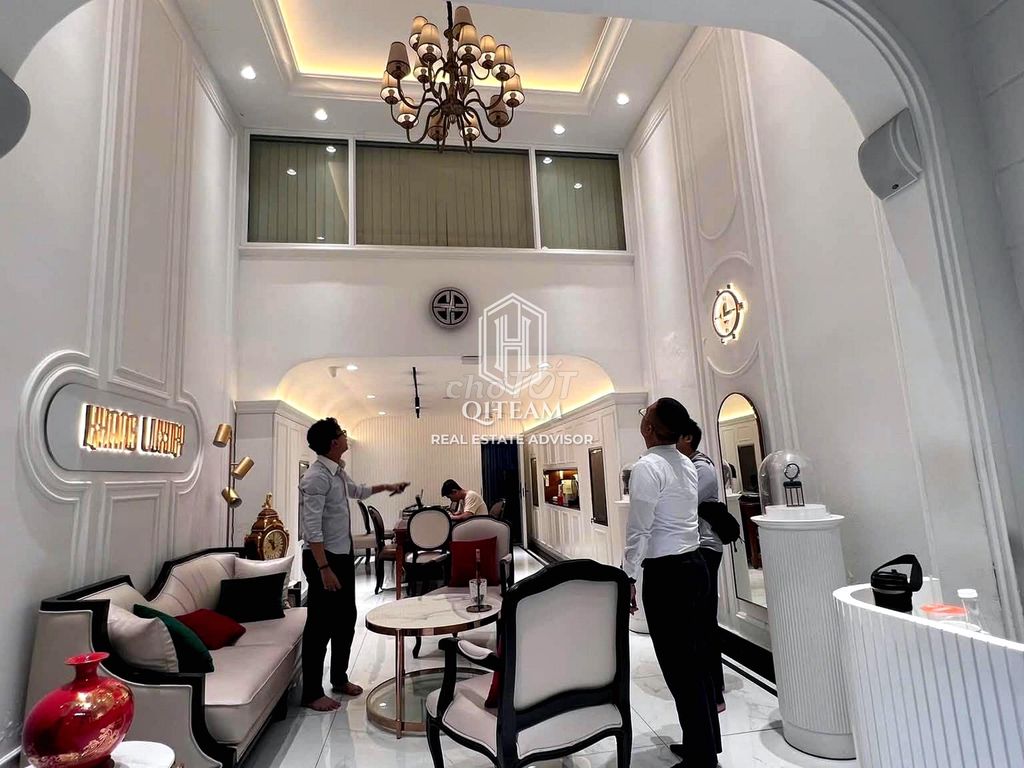 3 x-price-- Xunin's House, 4-1 x 18 meters, ground floor.