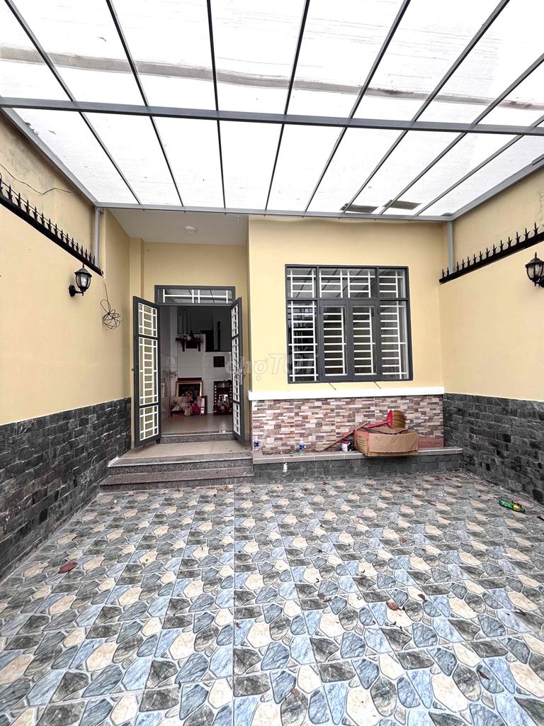 3th floor Hiệp Phú near Thủ Đức. Three master bedrooms ahead of us.