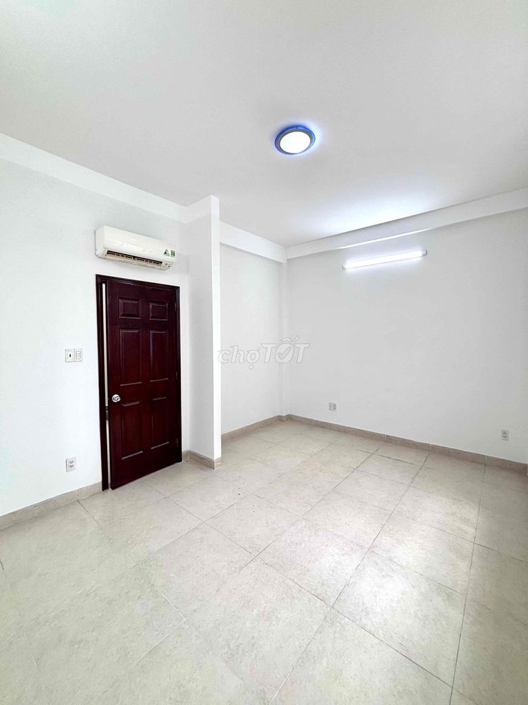 3th floor Hiệp Phú near Thủ Đức. Three master bedrooms ahead of us.
