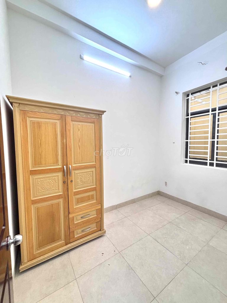 3th floor Hiệp Phú near Thủ Đức. Three master bedrooms ahead of us.