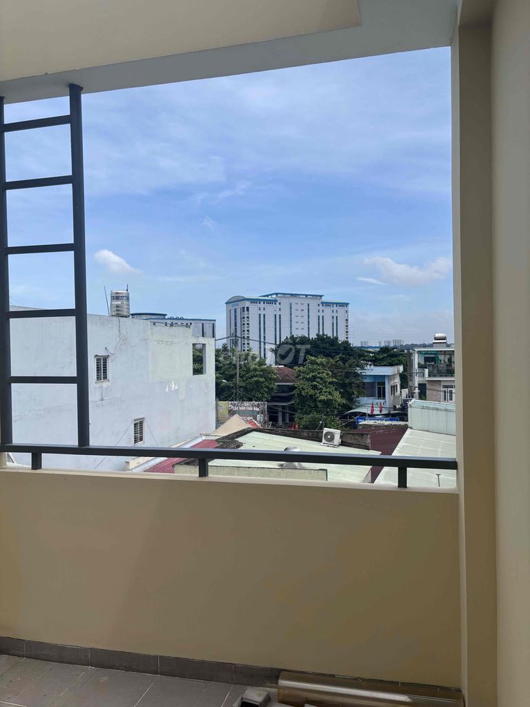 3th floor Hiệp Phú near Thủ Đức. Three master bedrooms ahead of us.