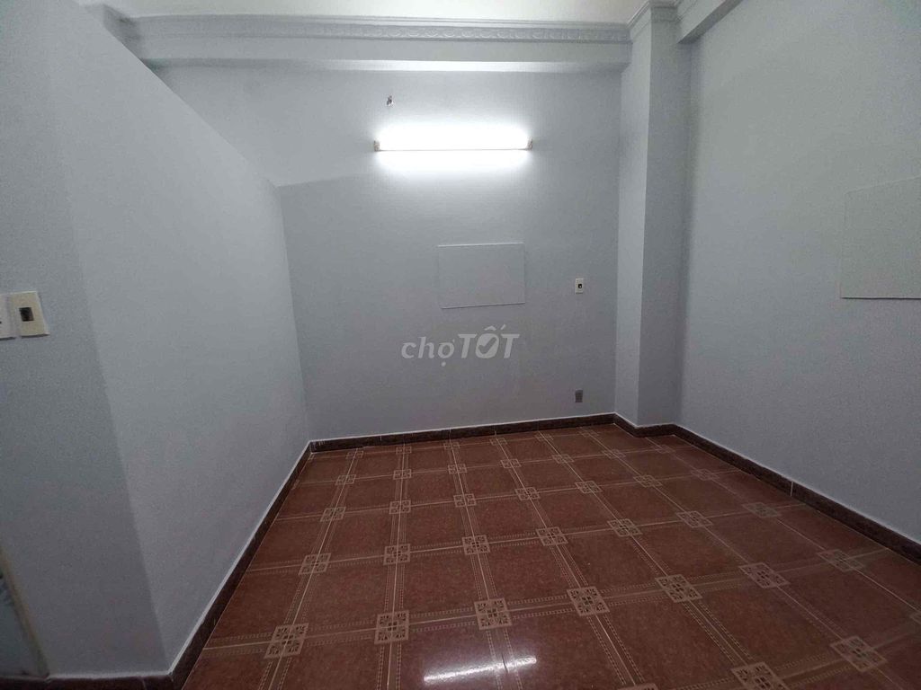 Room 16 m3... Lê Văn Sỹ District 3