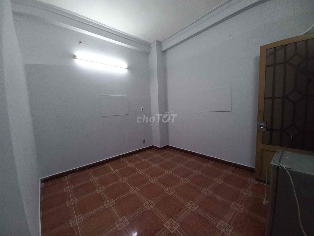 Room 16 m3... Lê Văn Sỹ District 3